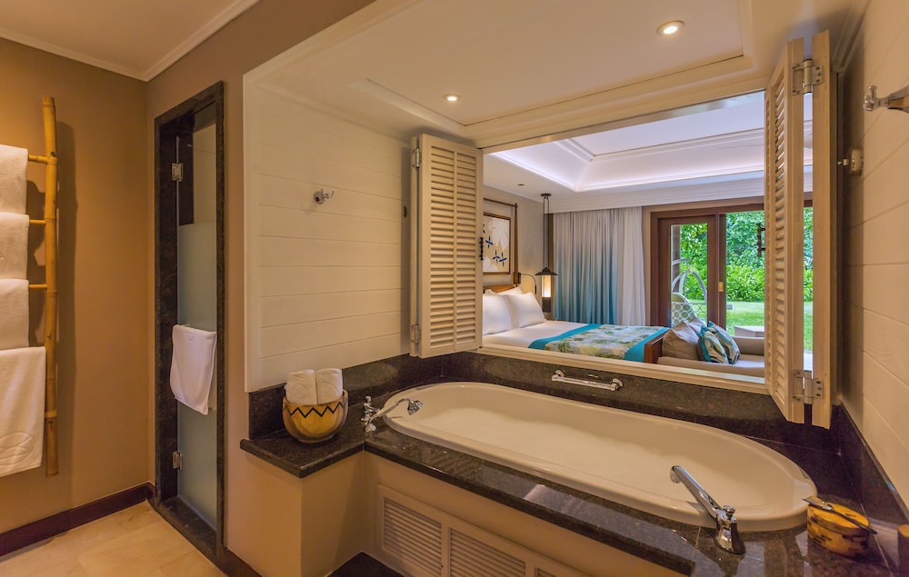 Constance Lemuria Praslin Seychelles 21/80