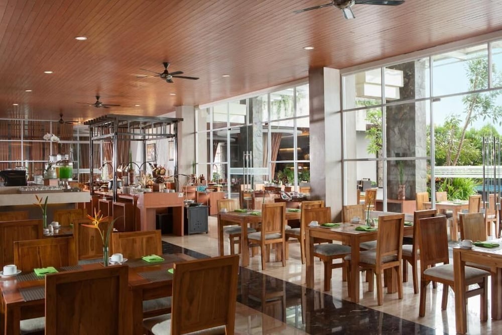 Hotel Santika Banyuwangi 40/50