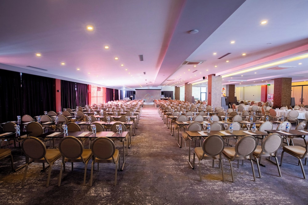Karpalas City Hotel & Spa 66/70