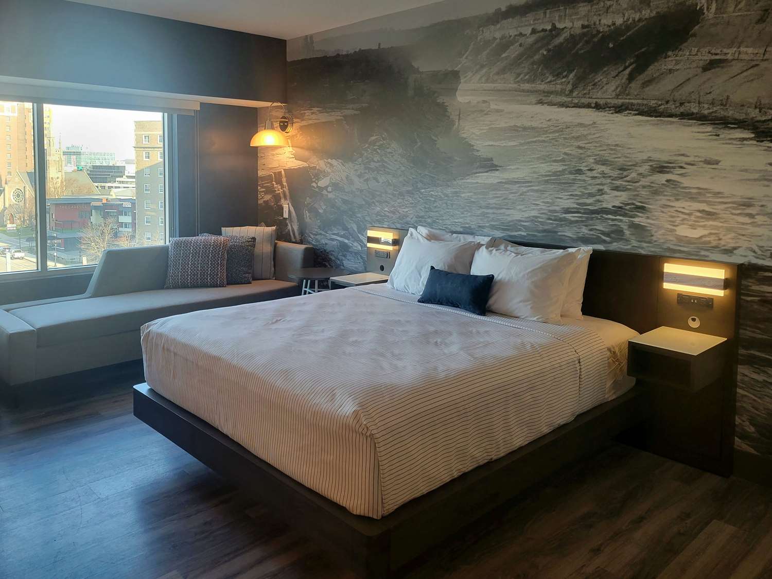 Cambria Hotel Niagara Falls 16/23