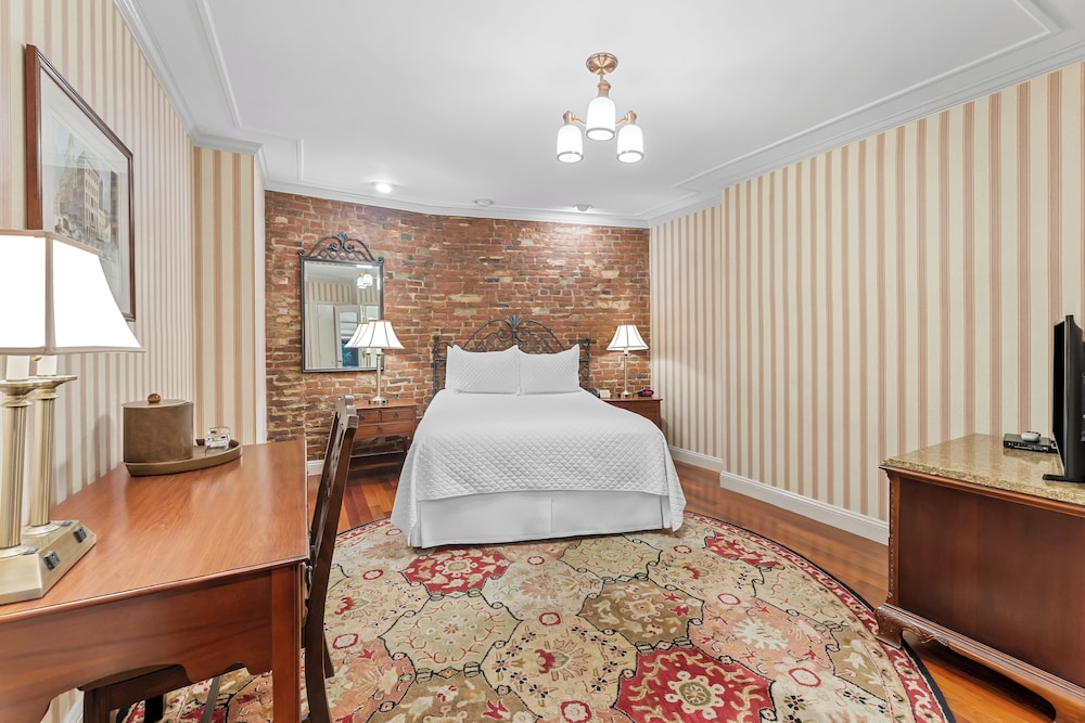 Inner, Standard, Queen Bed, Patio