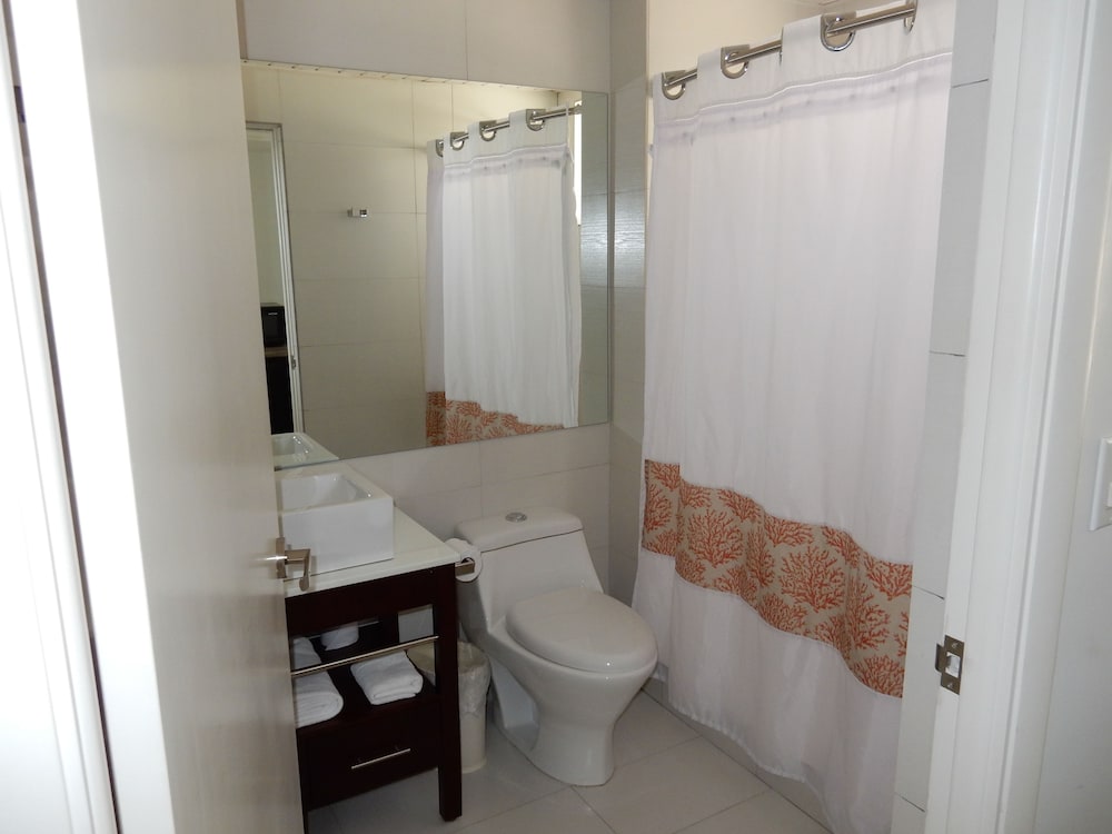 Voco Surfside Aruba by IHG 19/90