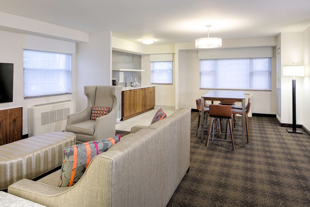 DoubleTree by Hilton Hotel & Suites Pittsburgh Downtown 53/81