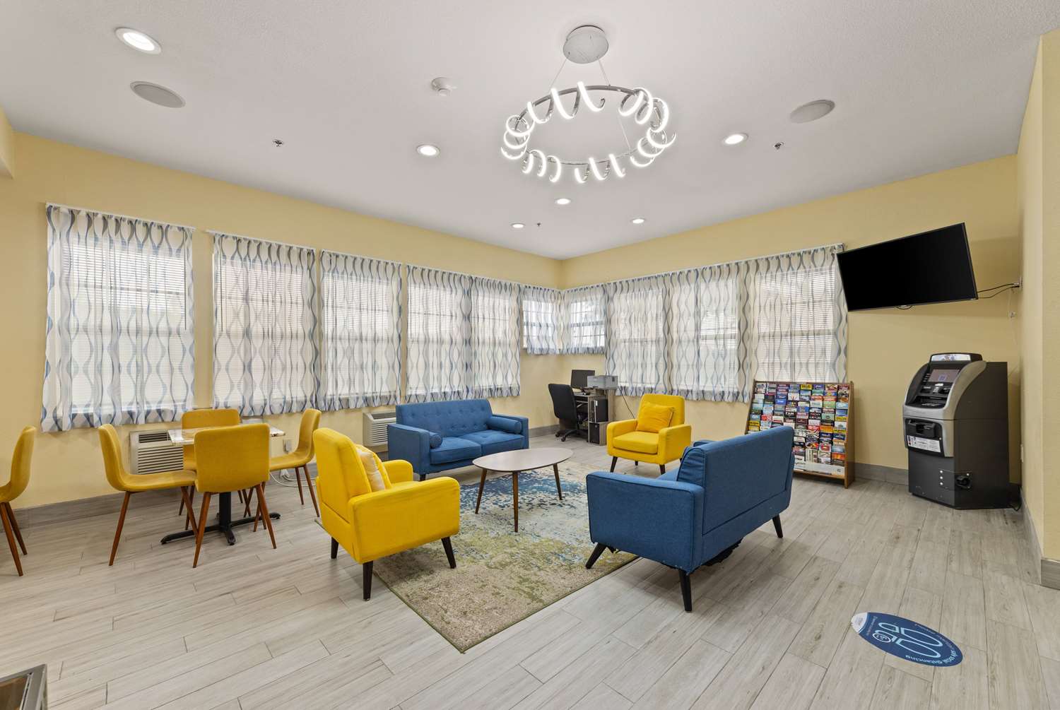 Days Inn and Suites by Wyndham Euless DFW Airport South 41/57