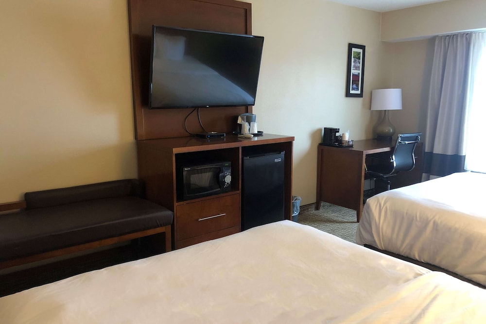Wingate by Wyndham Grove City 8/32