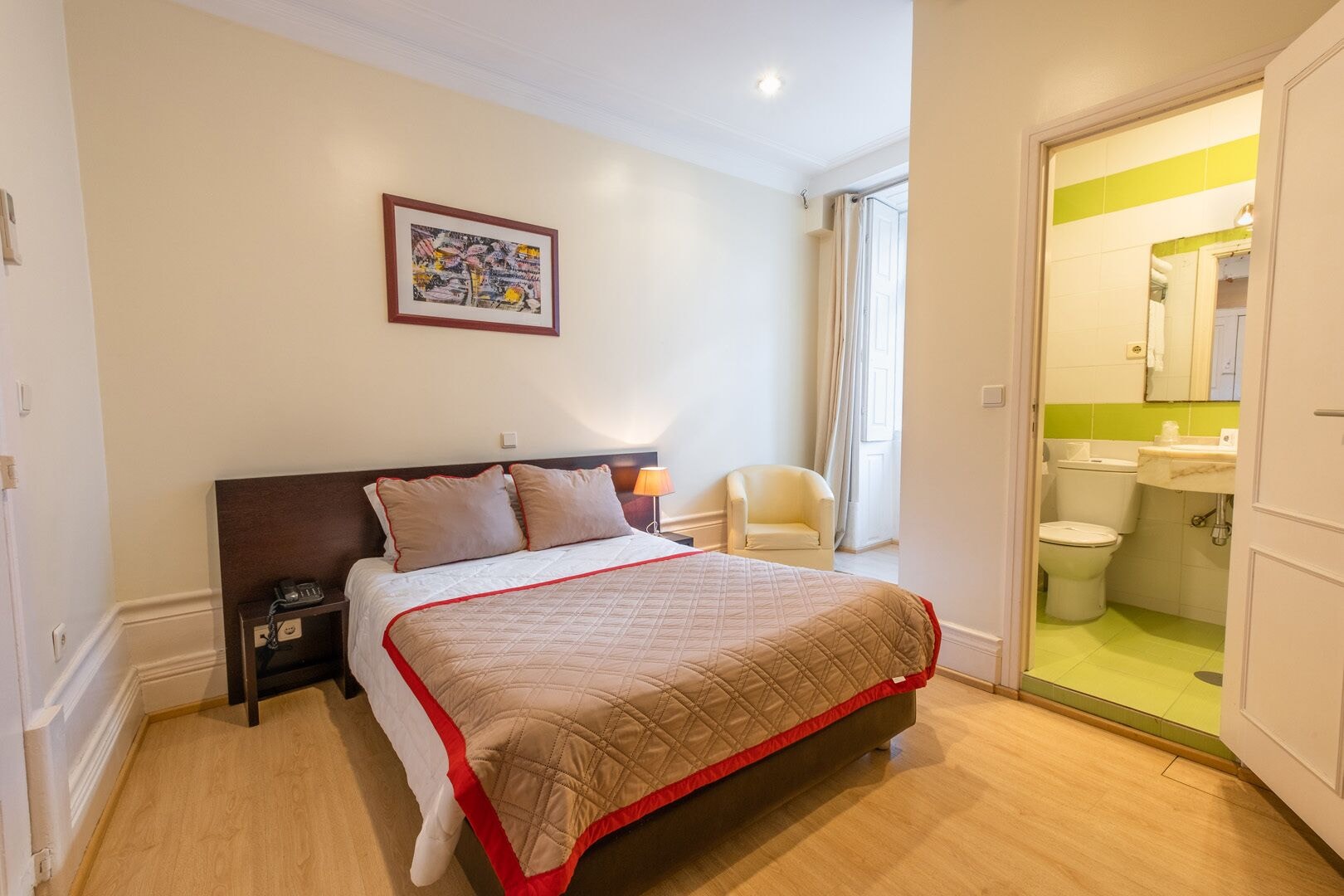ROOM, DOUBLE BED