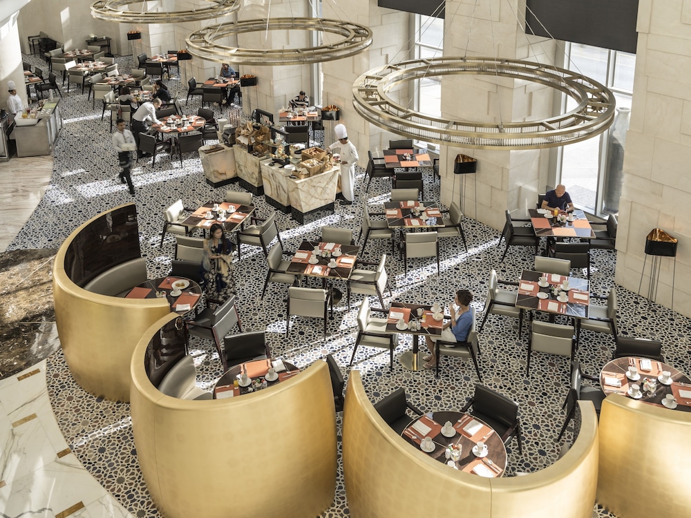 Shangri-La Residences and Apartments 14/45