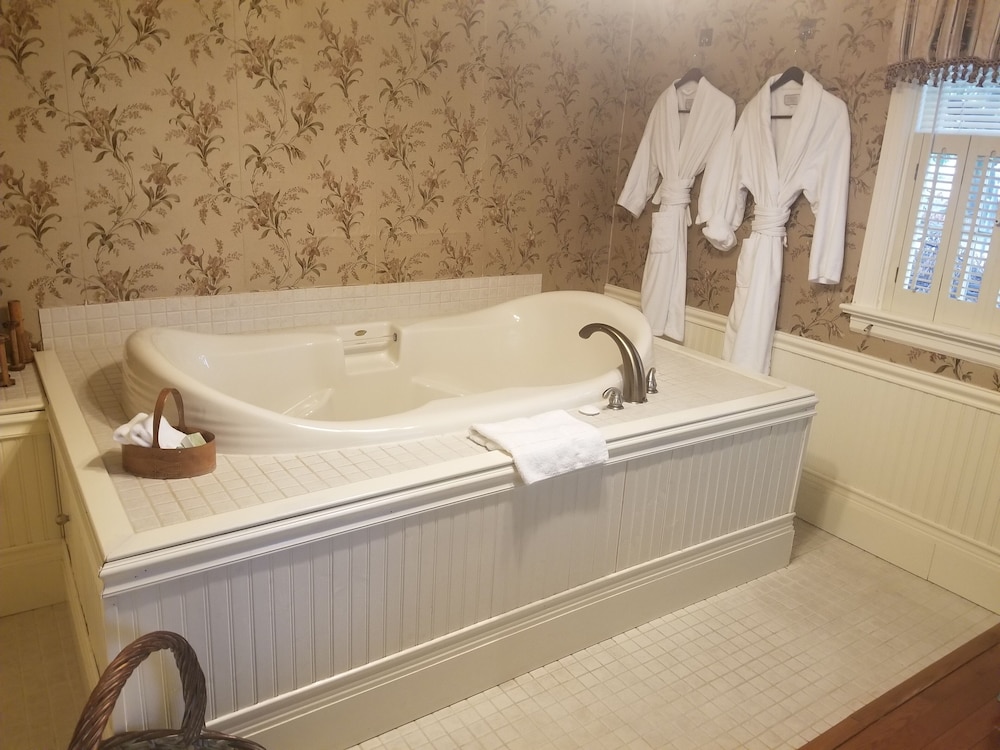 The Carriage Inn B&B 44/48