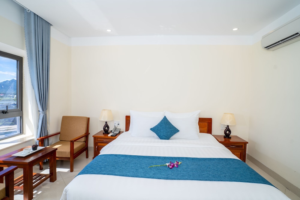 Navy Hotel Cam Ranh 10/50