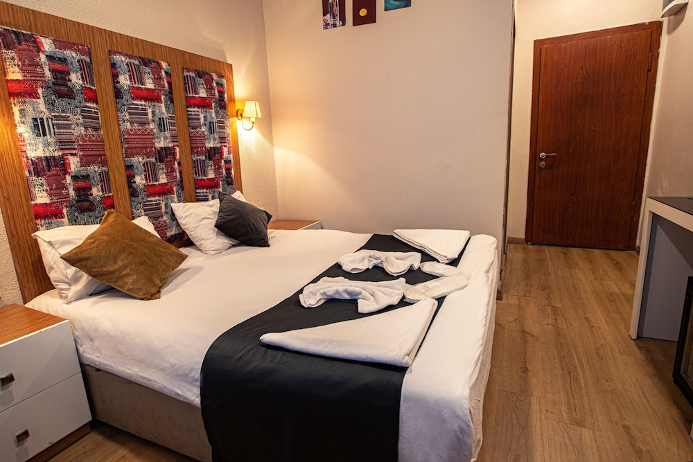 La Pazza Suites 20/50
