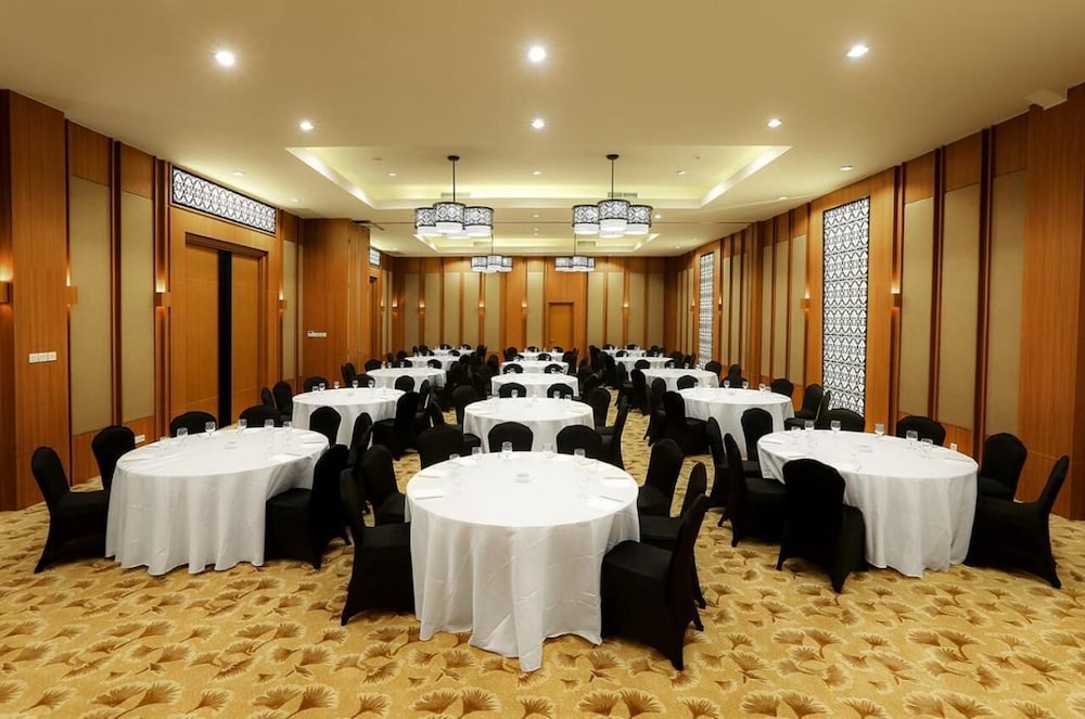 Swiss-Belinn Timika 37/41