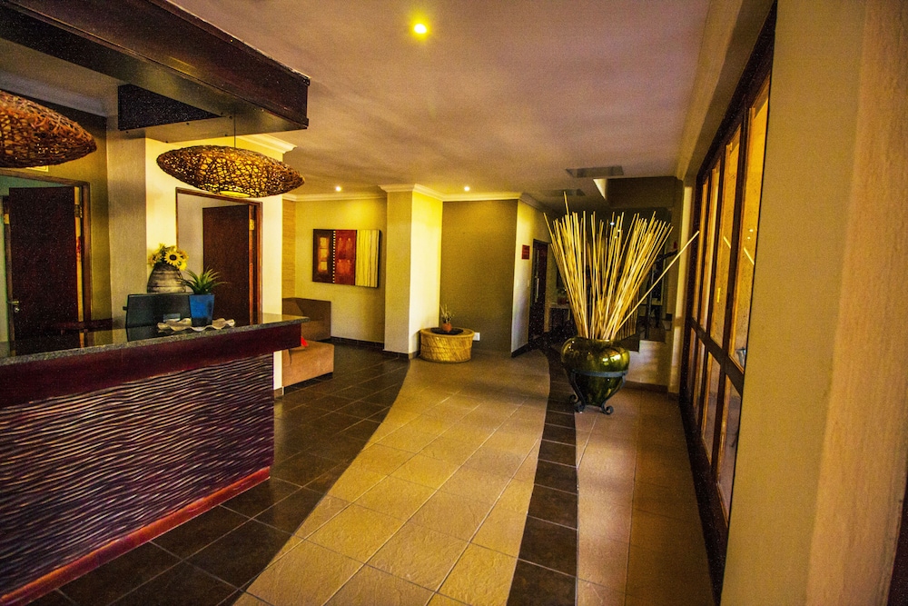Coyotes Hotel & Conference Centre 4/25