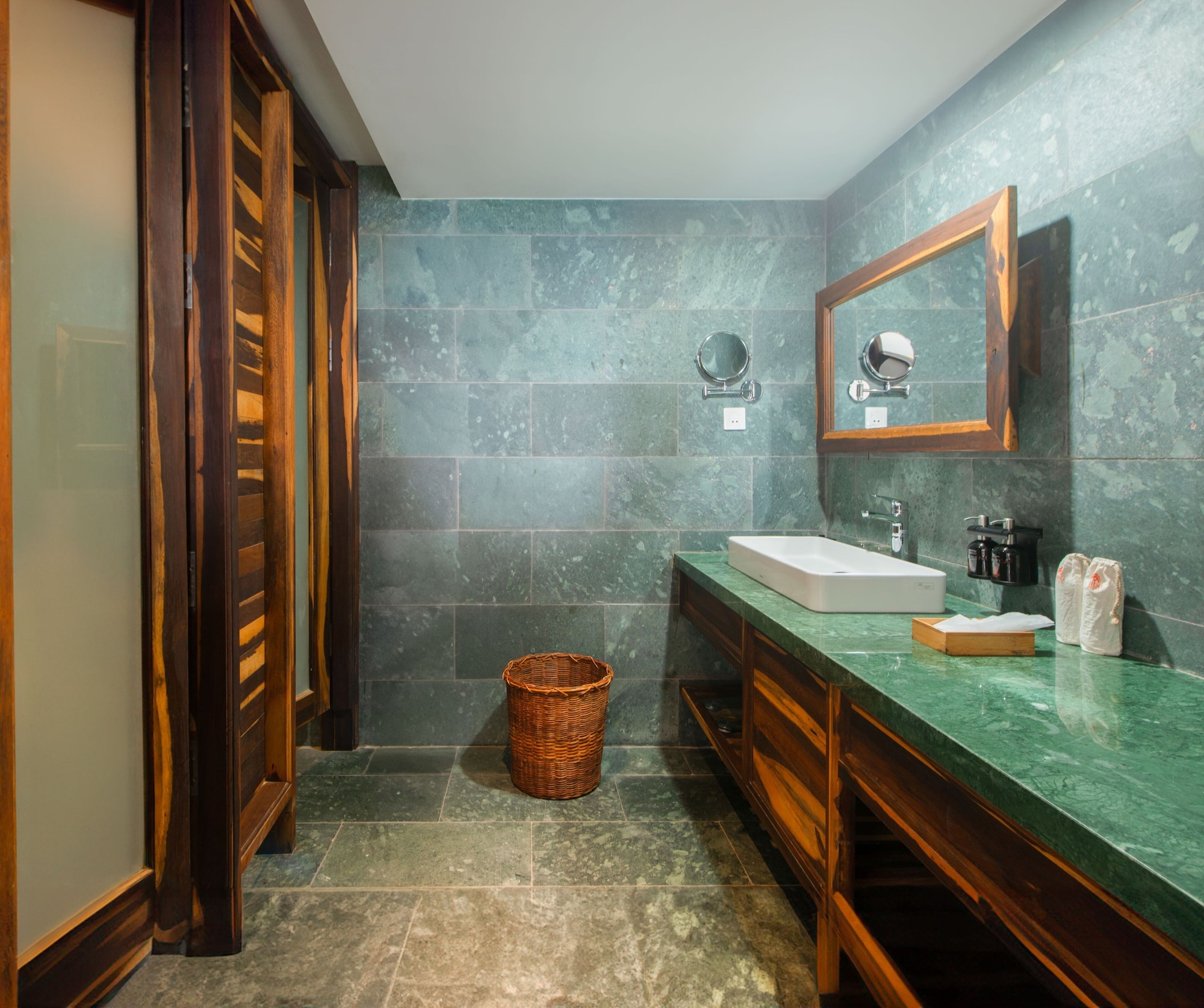 غرفة بريميير بسرير كينج بإطلالة على البحر، Alibu Resort 3/4