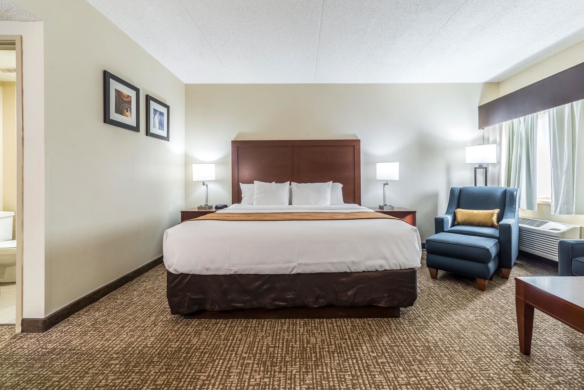 Upgrade, Efficiency, Suite, King Bed, Sofa، Comfort Inn Festus-St. Louis South 2/7
