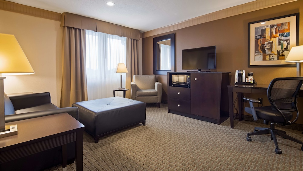 Best Western Plus Concordville Hotel 48/54
