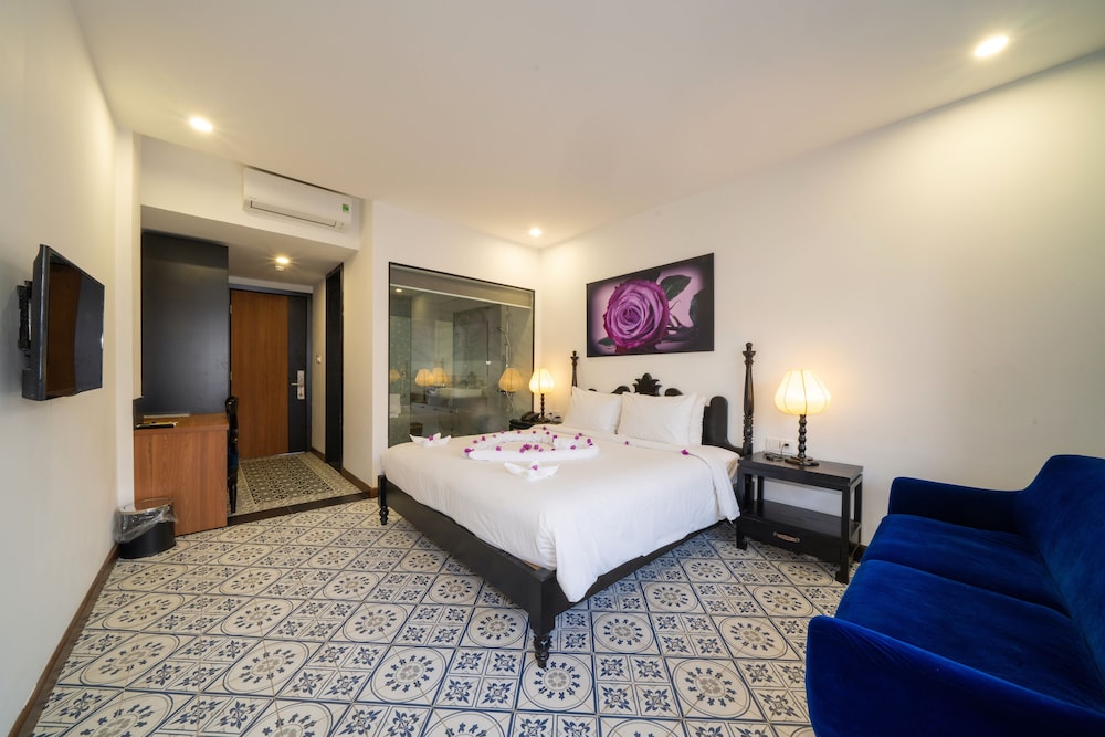 PREMIER, DOUBLE BED, POOL VIEW