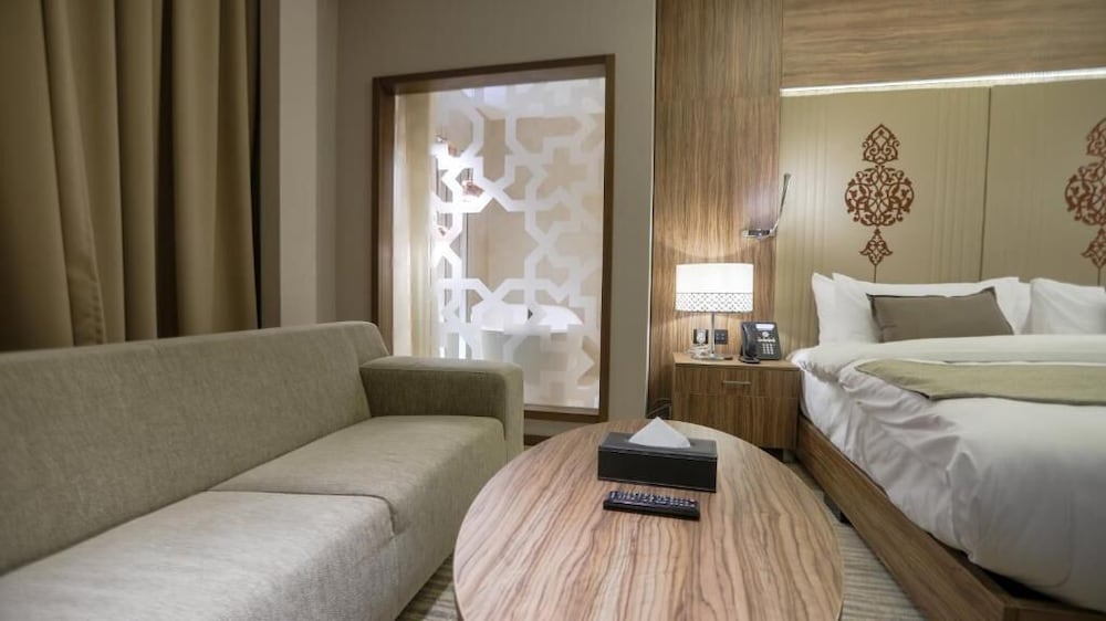 V Boutique Hotel 8/23