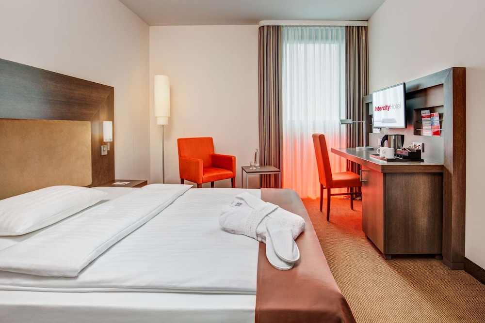 Business, Plus, Queen Bed, IntercityHotel Berlin Airport Area North 3/8