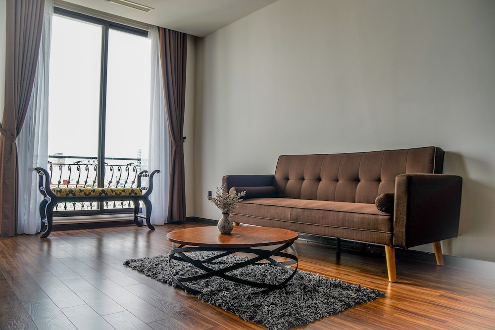 Dong Duong Hotel & Suites 32/50