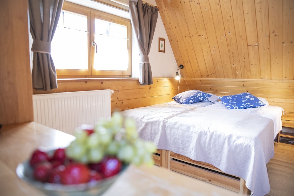 BASIC, DOUBLE BED, MOUNTAIN VIEW