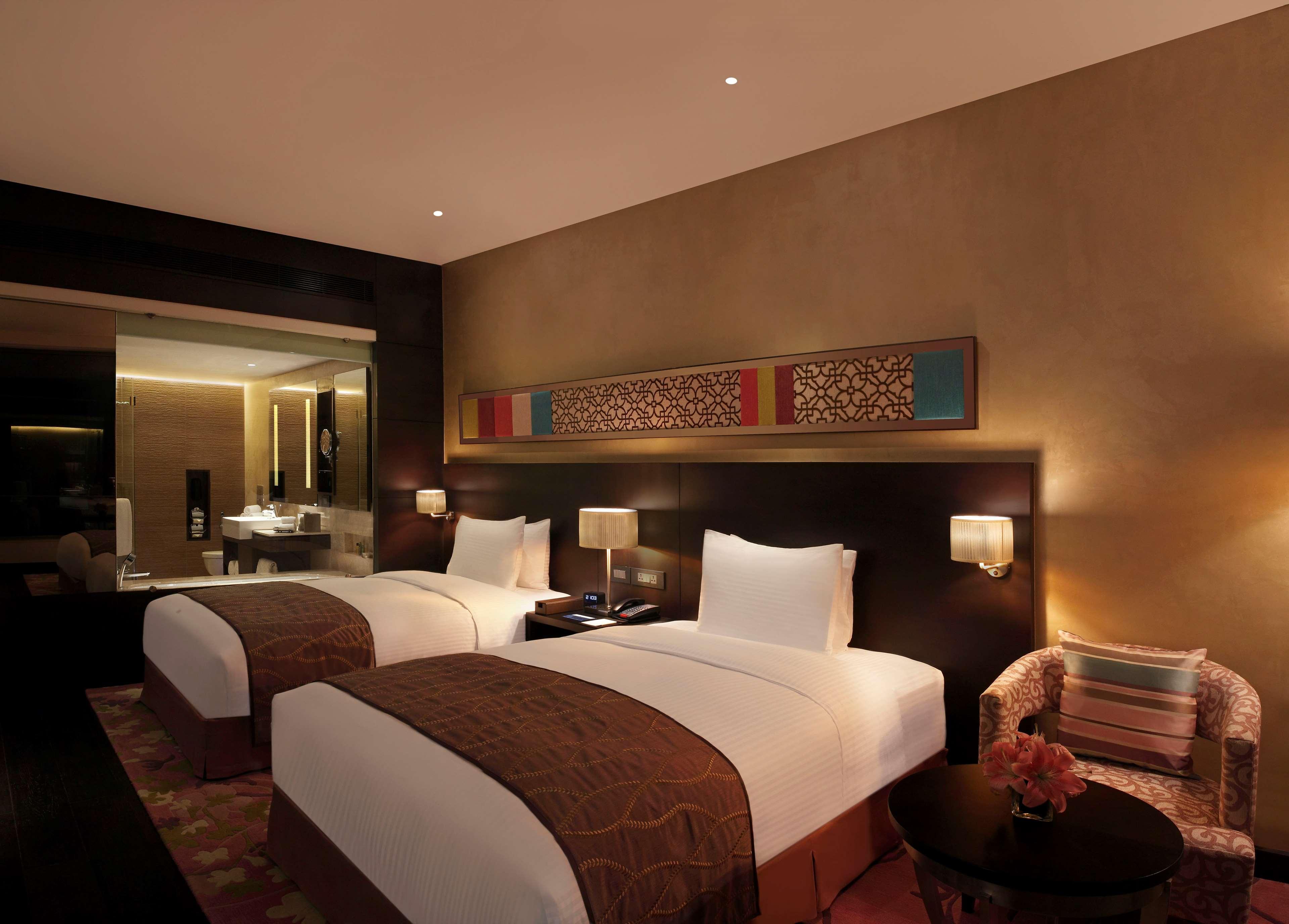 EXECUTIVE, TWIN BEDS, LOUNGE ACCESS
