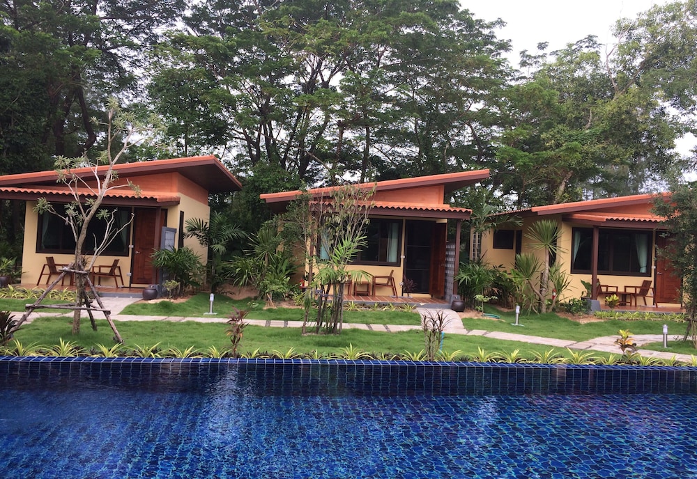 At Bangsak Resort 2/32