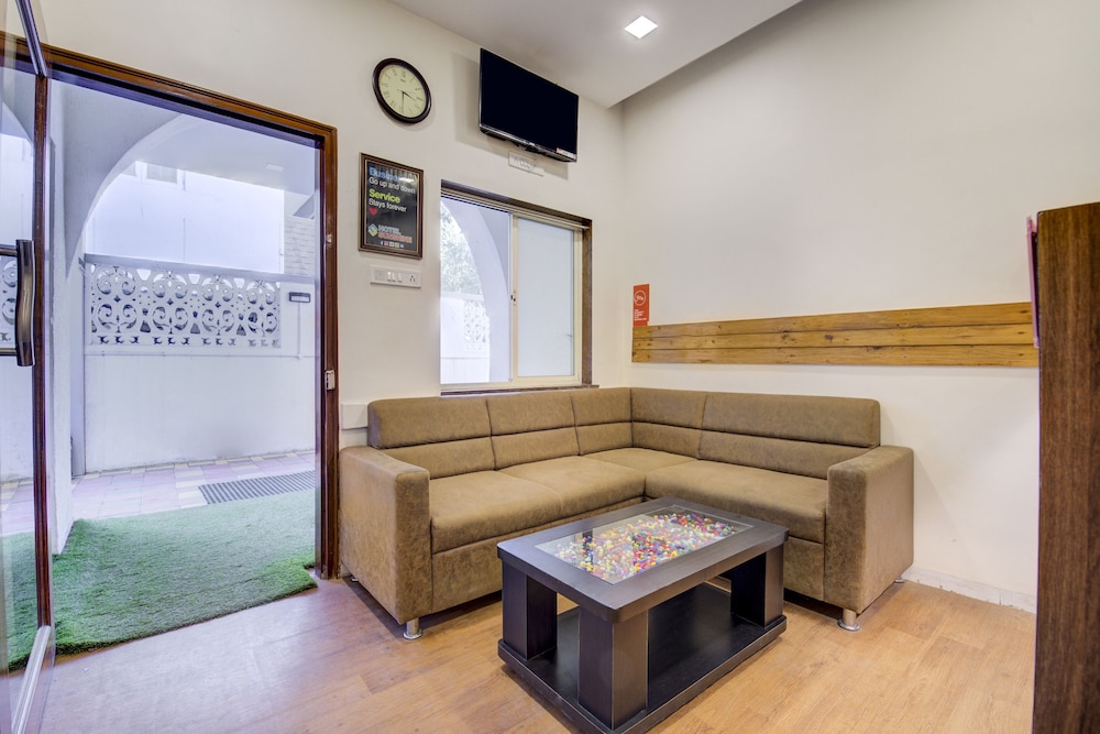 Oyo 11693 Hotel Sunshine 14/16