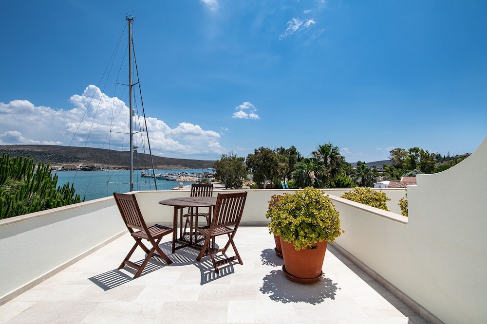 Alacati Port Hotel 46/50