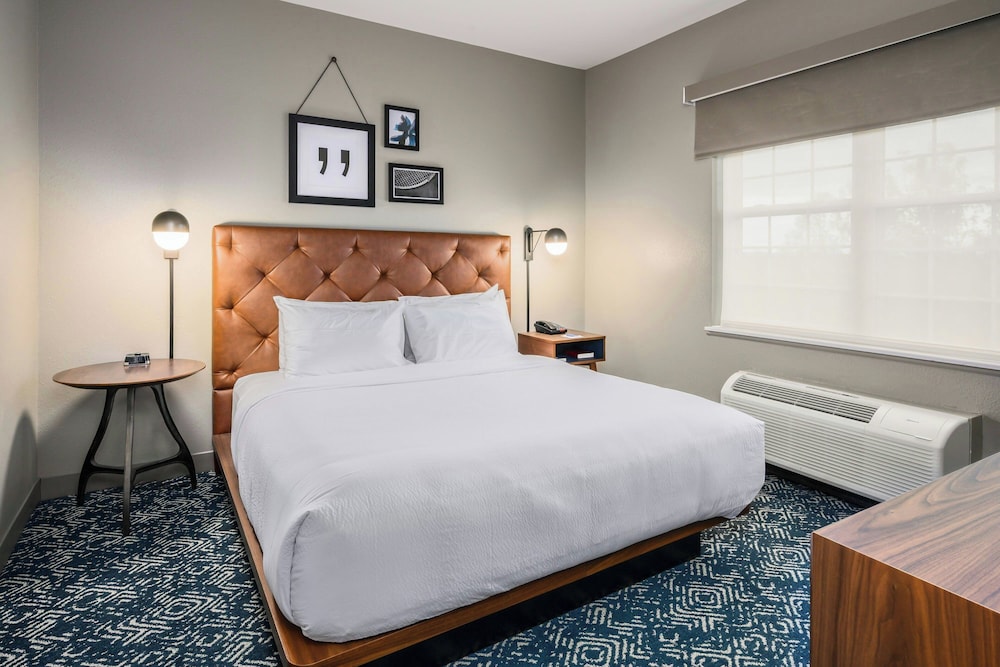 1 Bedroom, Suite, 2 Queen Beds, Sofa, Accessible