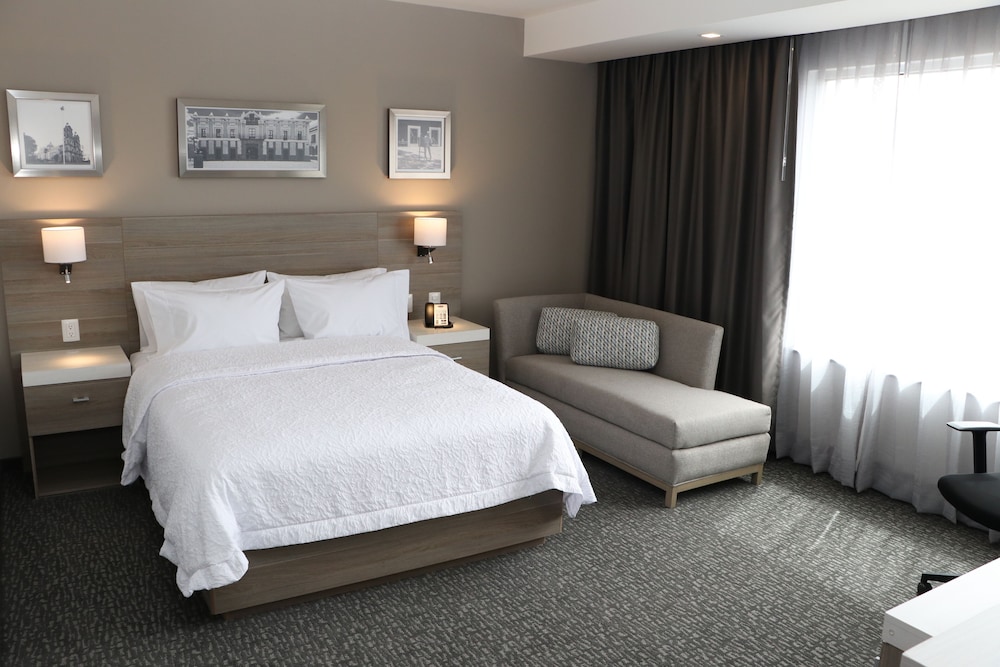ROOM, QUEEN BED, ACCESSIBLE