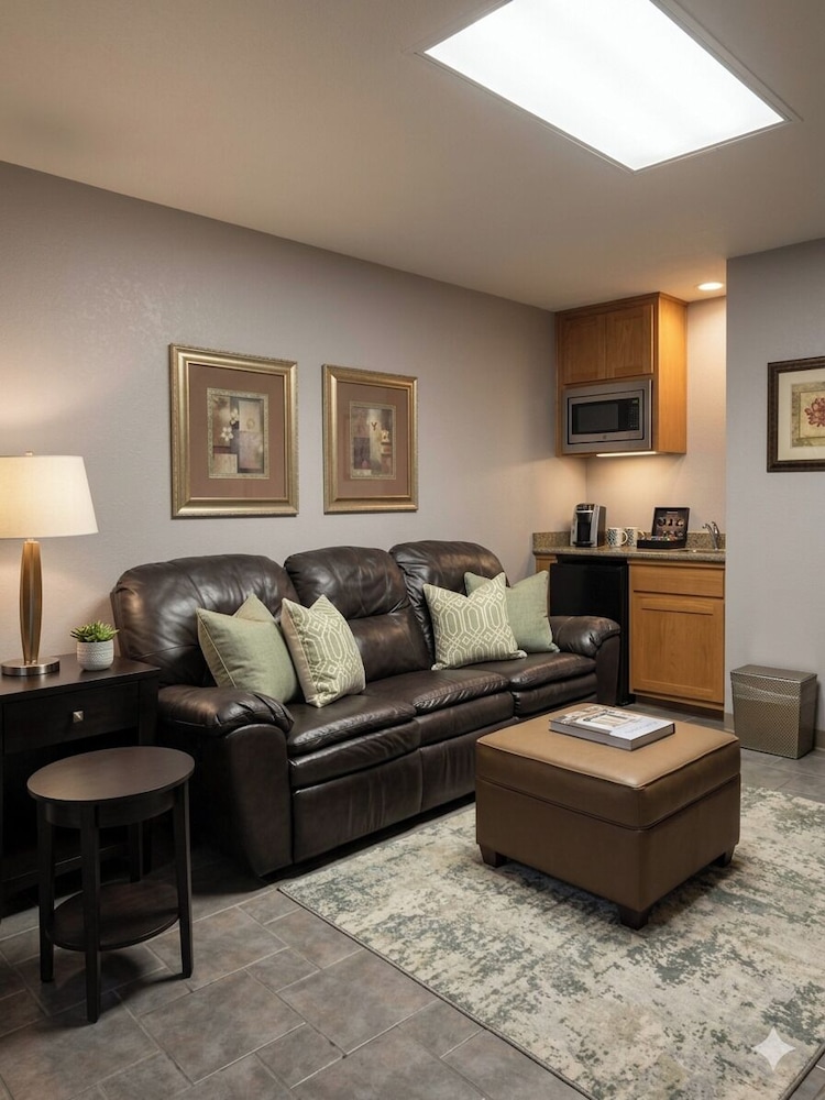 Apple Tree Inn and Suites 45/62