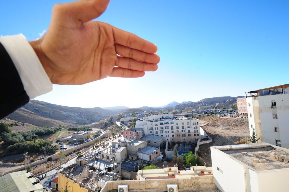 Petra Edom Hotel 2/29