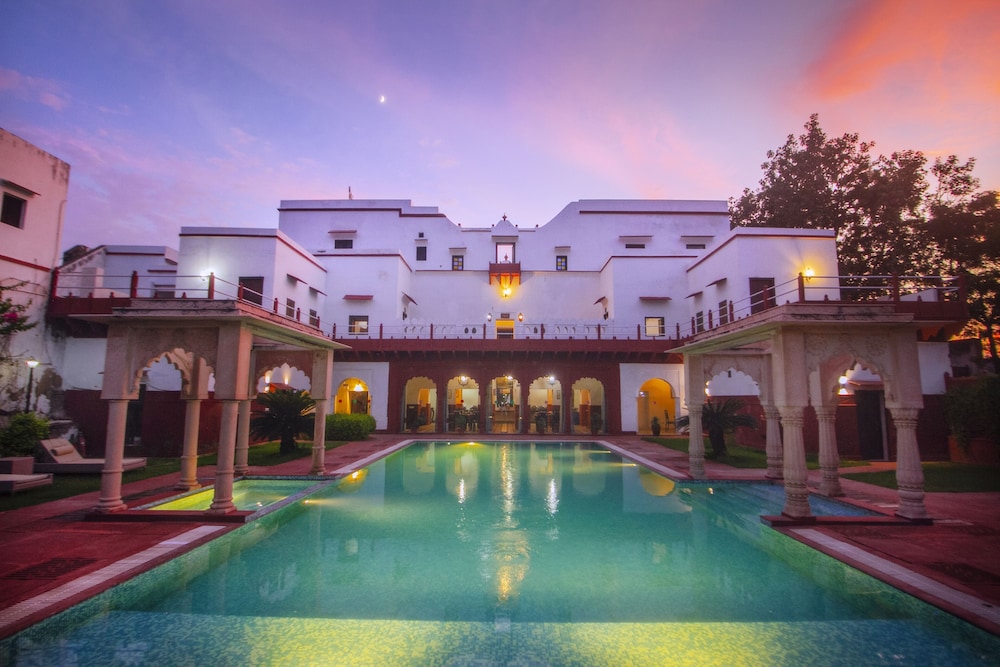 Amritara Chandra Mahal Haveli Bharatpur in Nadbai