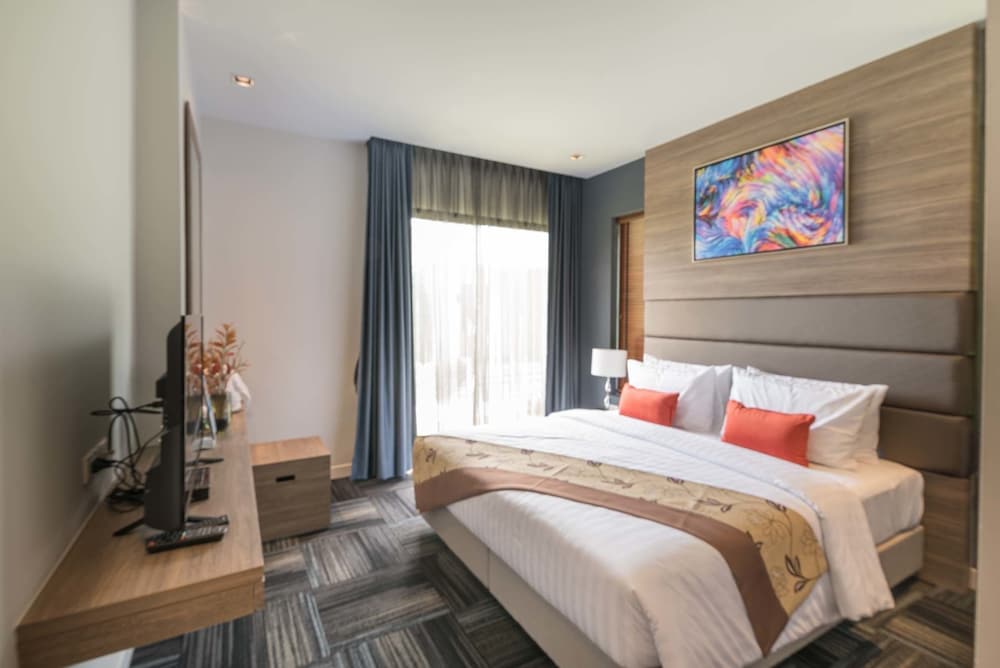 GreenVille Laguna Hotel 8/48