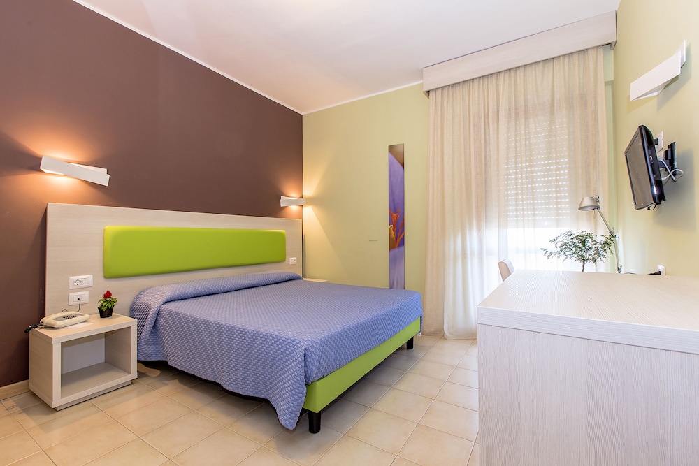 SUPERIOR, DOUBLE OR TWIN BED