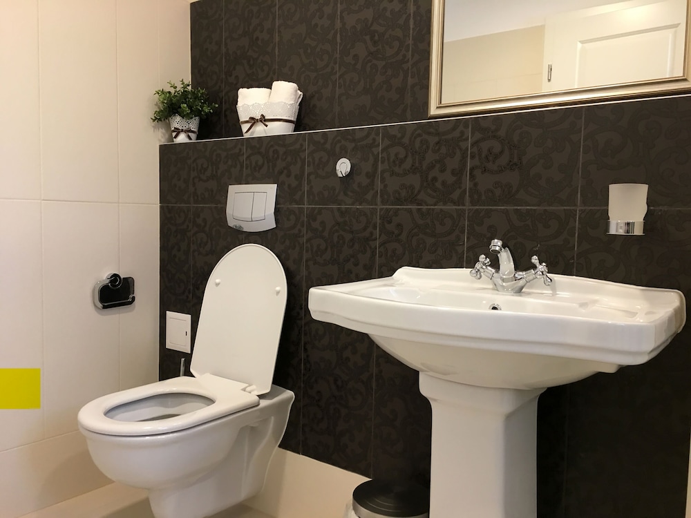 Family Hotel Agoncev 35/41