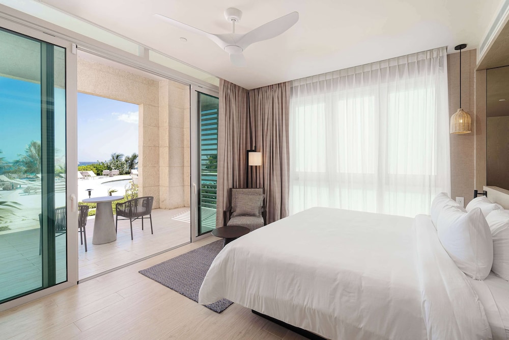 1 King Bed, Deluxe Room, Resort View (UG1)