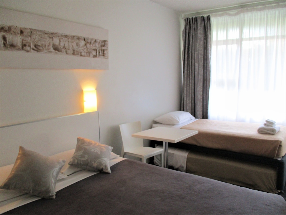 CRONULLA MOTOR INN 24/45