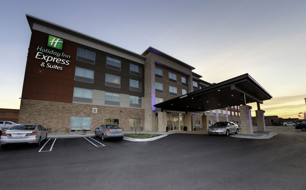 Holiday Inn Express And Suites Detroit Northwest Livonia 1/41