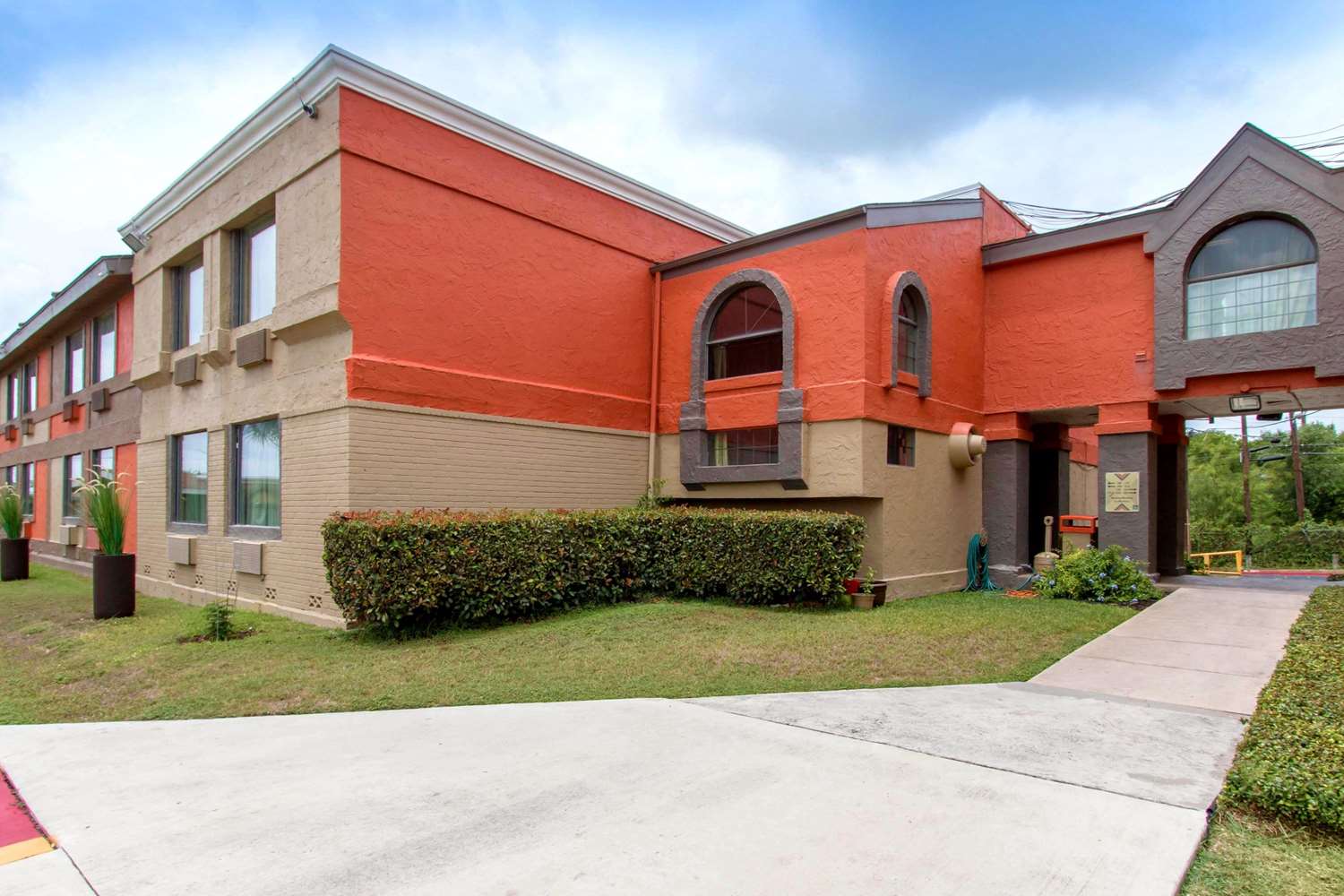 Quality Inn & Suites I-35 Near Frost Bank Center San Antonio, TX 7/33