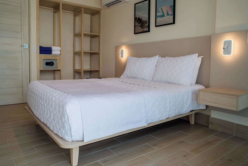 ROOM, QUEEN BED