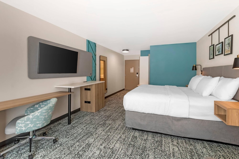 Sleep Inn & Suites Ashland City, TN 26/50