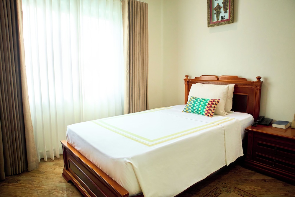 ROOM, SINGLE