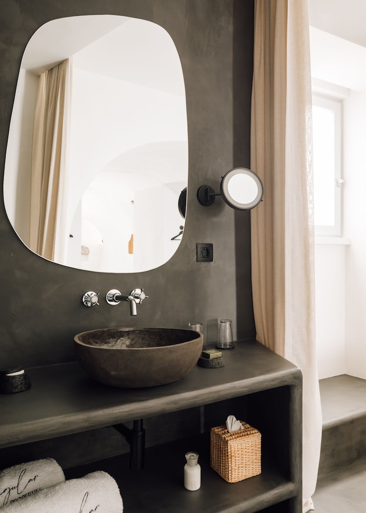 White Exclusive Suites And Villas 20/38