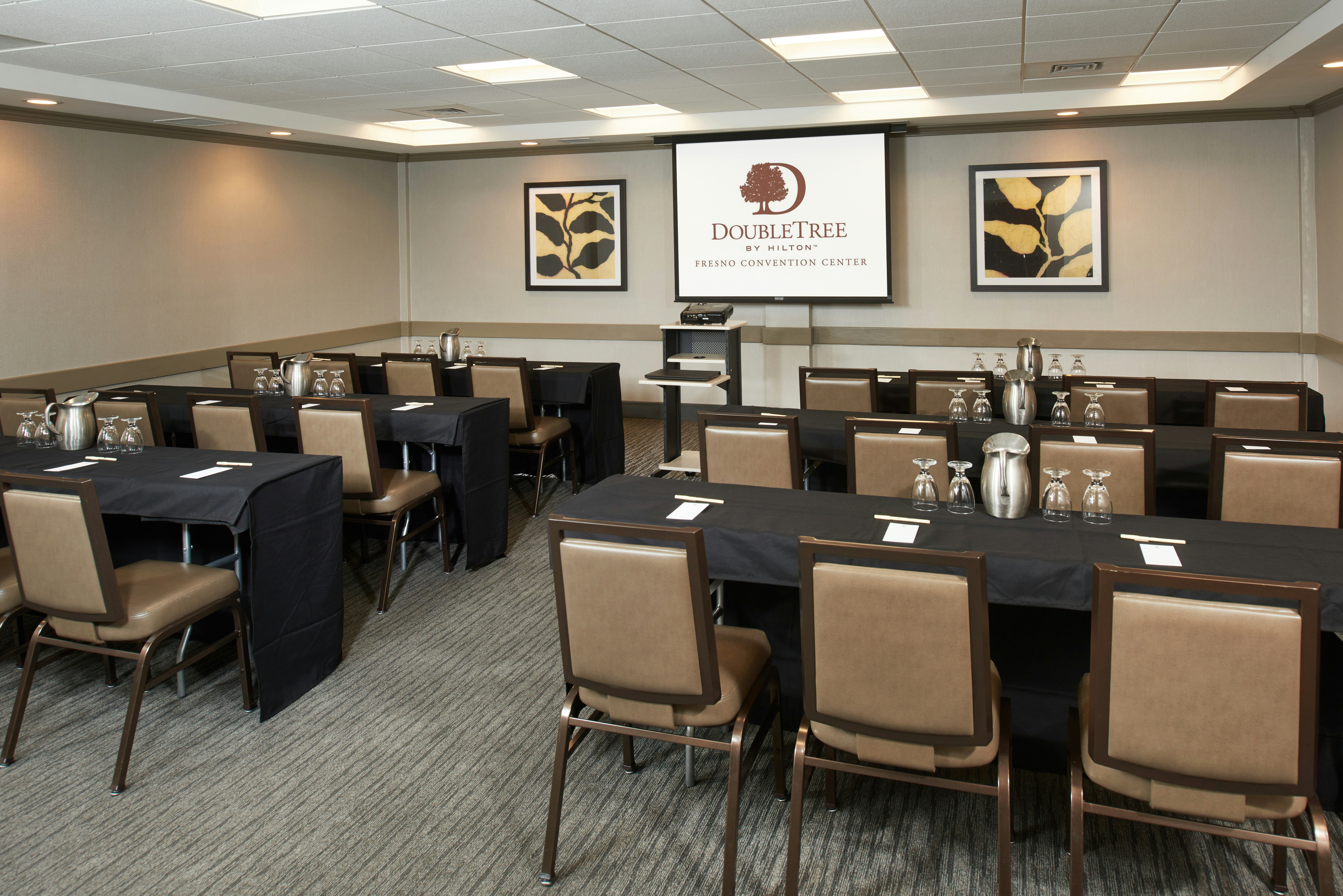 Doubletree By Hilton Fresno Convention Center 50/59