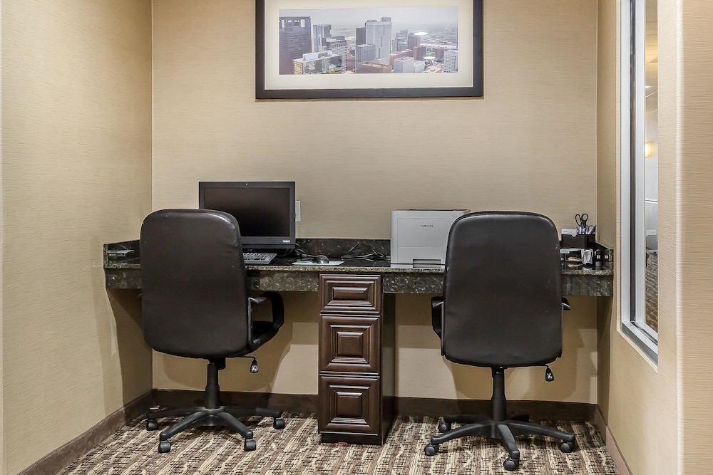 Comfort Suites Houston IAH Airport - Beltway 8 39/45