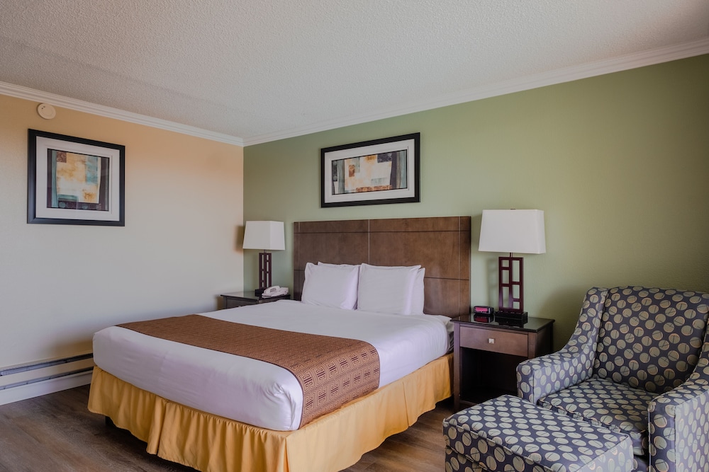 Travelodge By Wyndham Monterey Bay 8/36