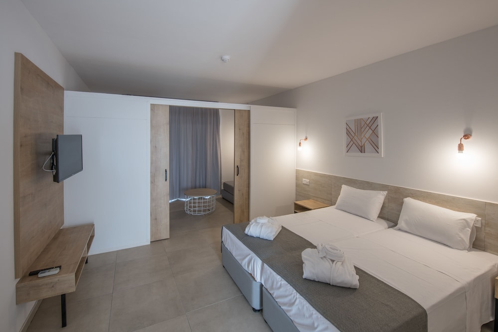 Panthea Resort 4/32