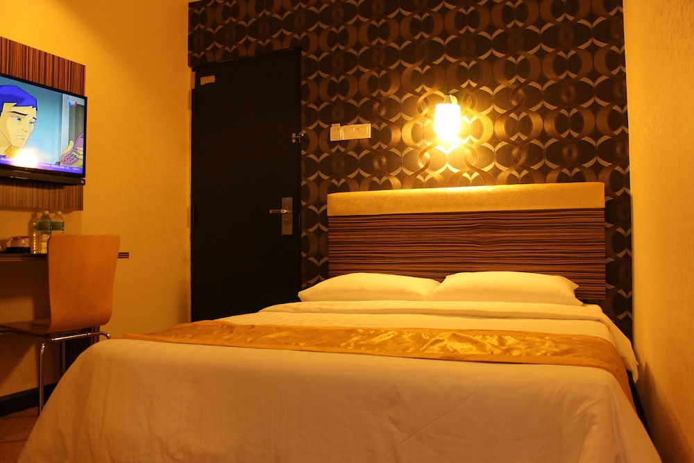 Clover Hotel 14/24