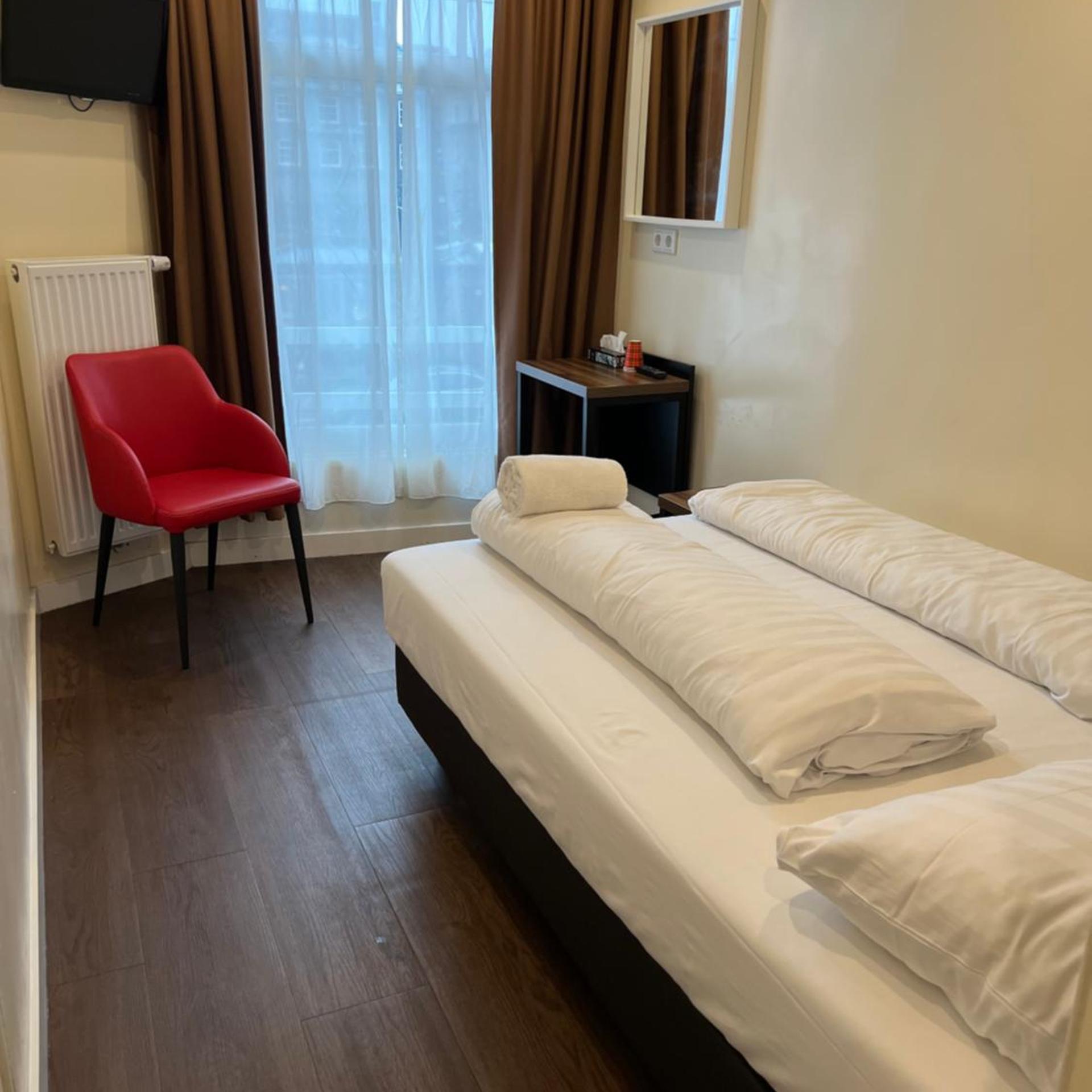 Dam Hotel 10/55